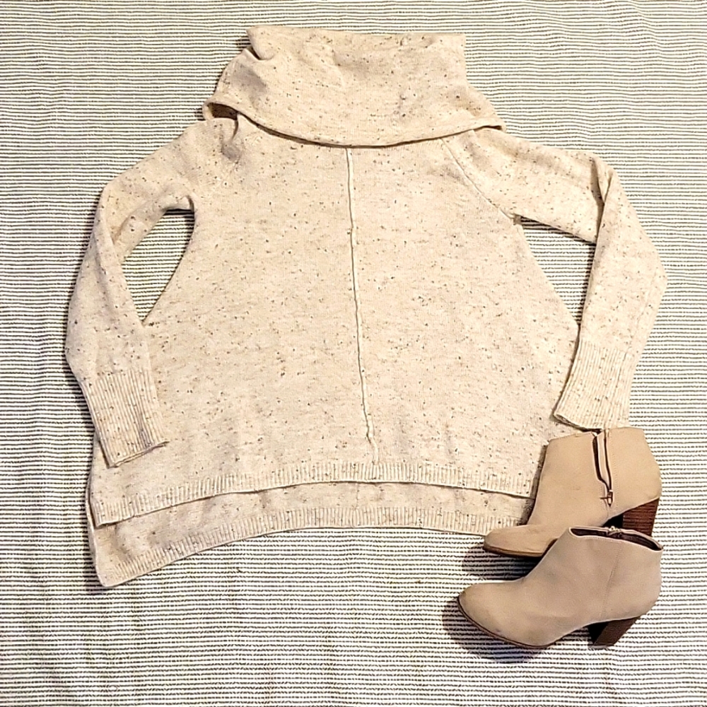 BOGO Free till Sunday! Yes Lola oversized sweater